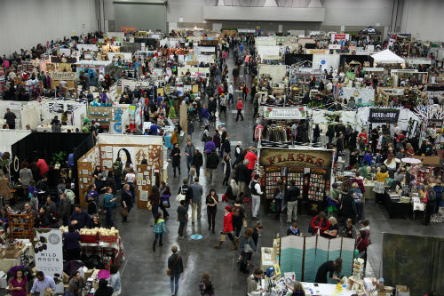 Apply NOW for our Holiday Art + Craft Market!